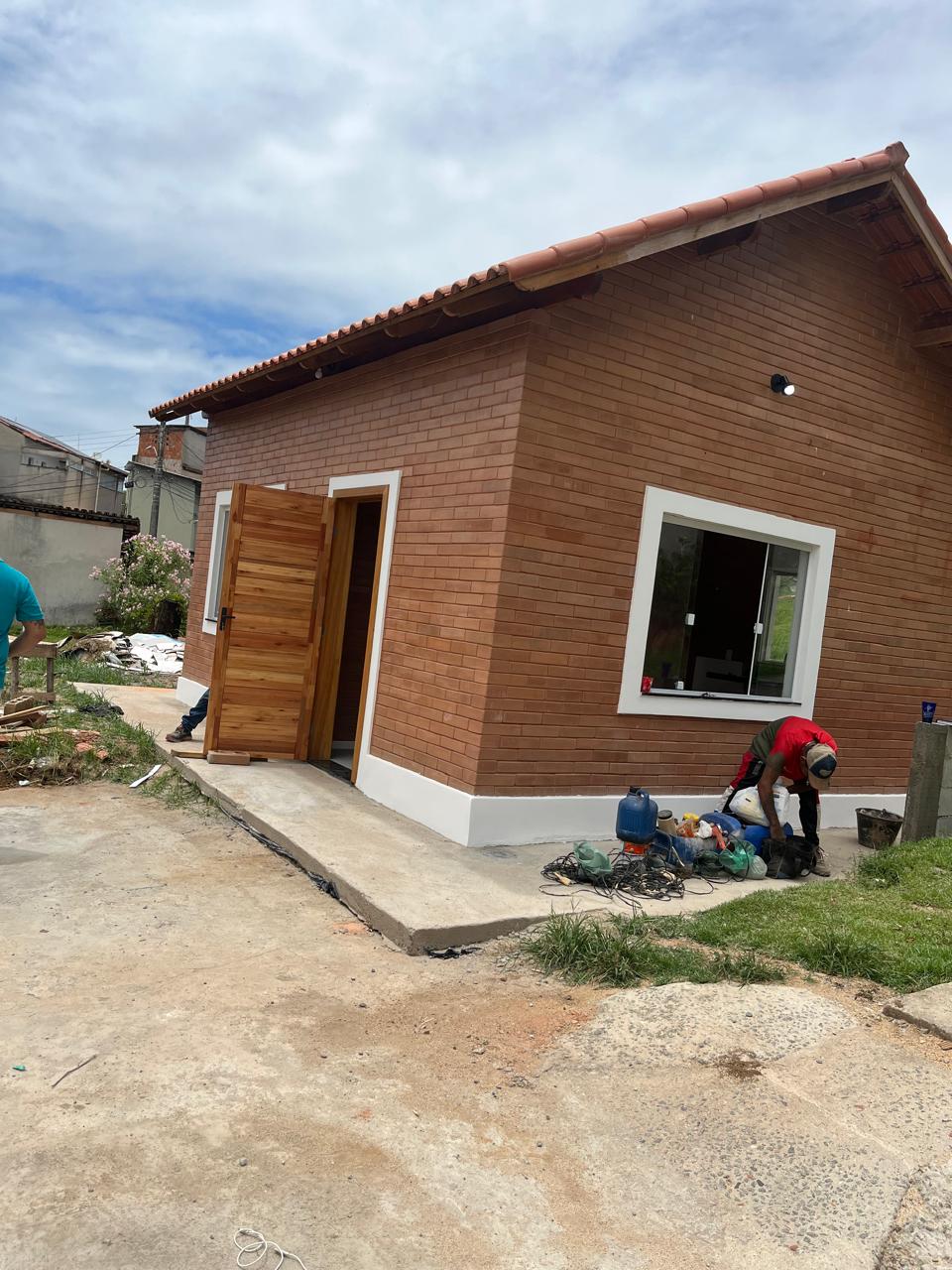 Casa em tijolo ecológico em fase final de obra